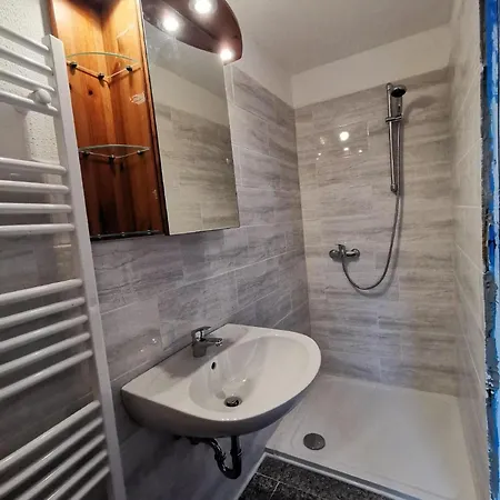 Komplettes Haus Mit Drei Etagen Und Einmaligem Bergpanorama Holiday home Gehlberg