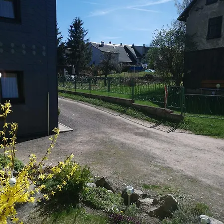Komplettes Haus Mit Drei Etagen Und Einmaligem Bergpanorama Holiday home Gehlberg